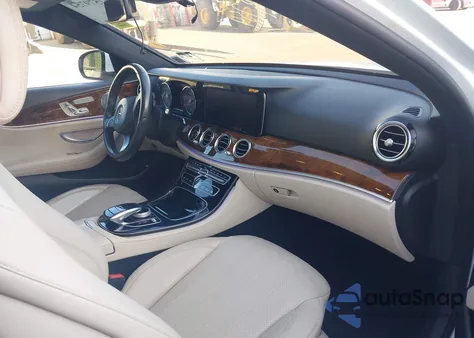 2017 Mercedes-Benz E 300 4Matic z USA, uszkodzony, nr VIN WDDZF4KB7HA025467